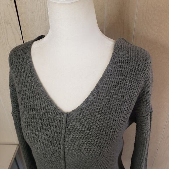 Ruby Moon v neck sweater sage green tight knit size medium - Picture 6 of 12